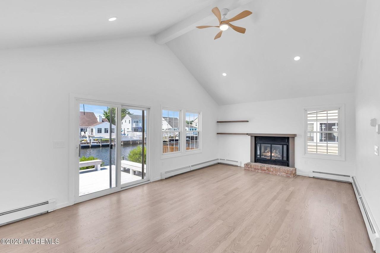 90 Spinnaker Ct - Photo 2 of 24