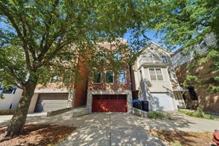 952 N Racine Ave - Photo 1 of 1