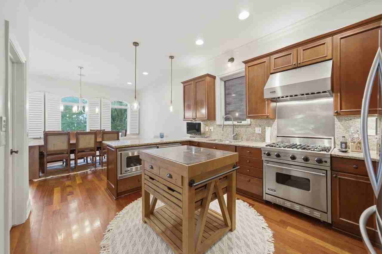 952 N Racine Ave - Photo 4 of 25