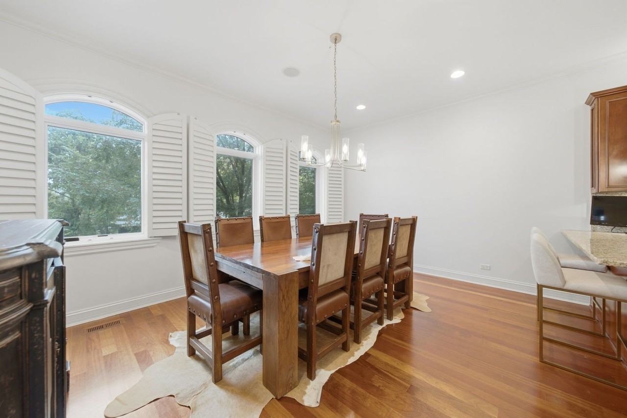 952 N Racine Ave - Photo 6 of 25