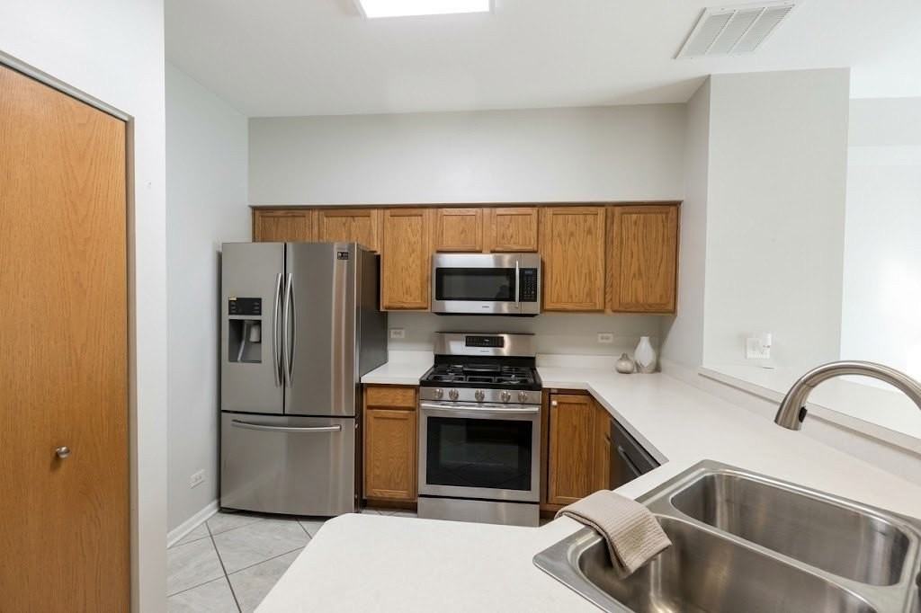 2943 Stonewater Dr #2943 - Photo 3 of 20