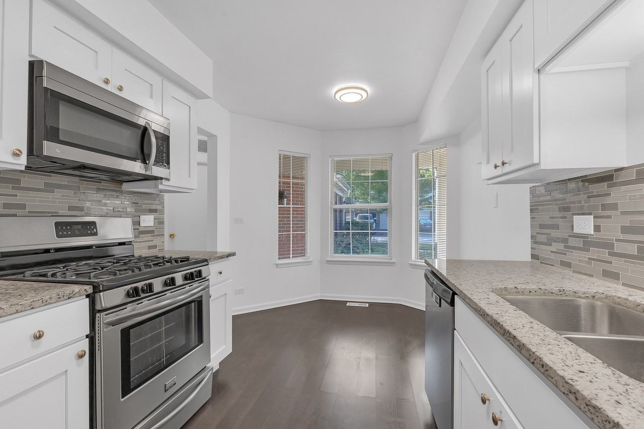 1239 S Wellington Ct #1239 - Photo 3 of 29