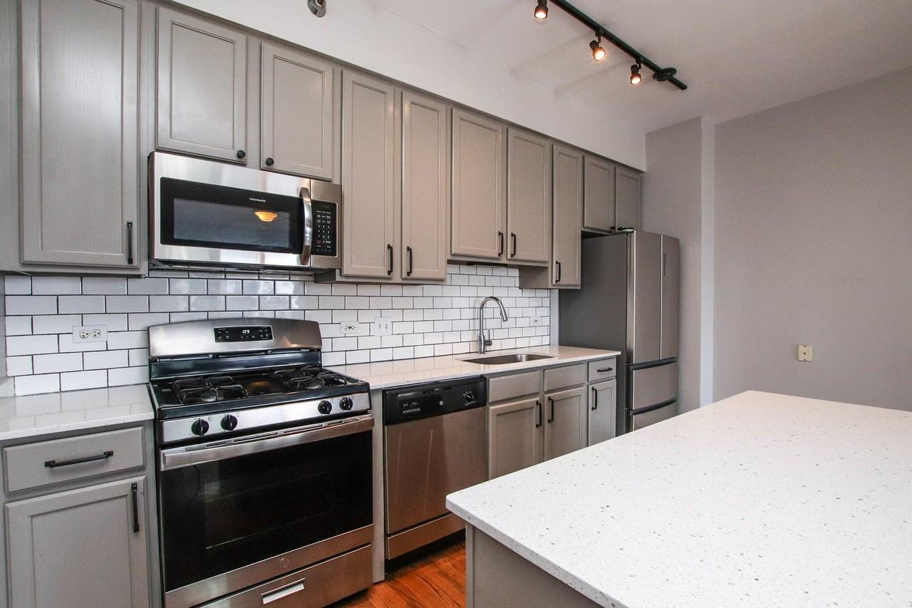 41 E 8th St #1403 - Photo 4 of 23