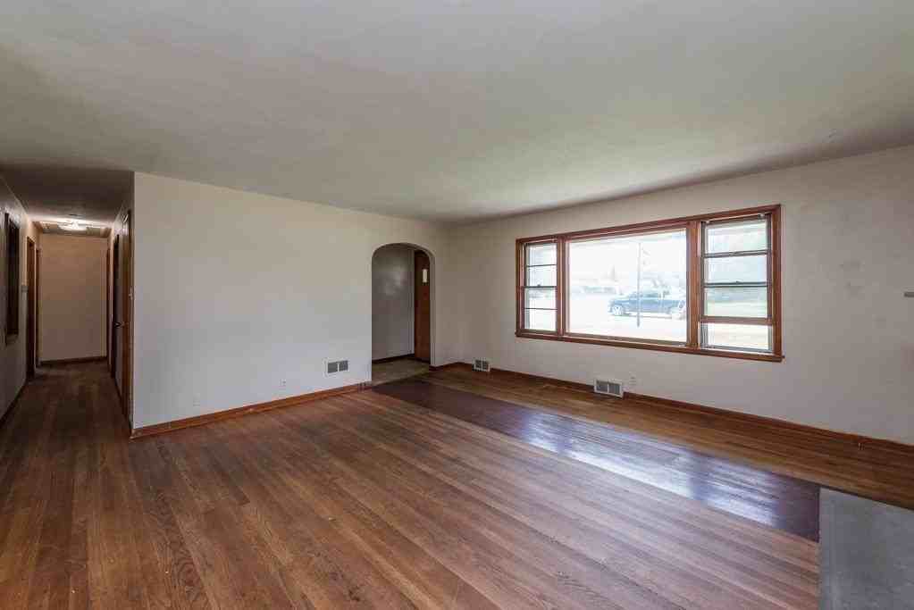 618 N Oplaine Rd - Photo 4 of 30