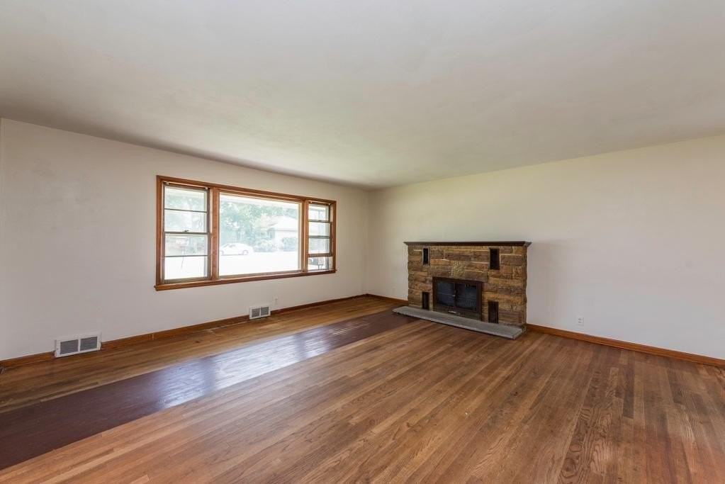 618 N Oplaine Rd - Photo 6 of 30
