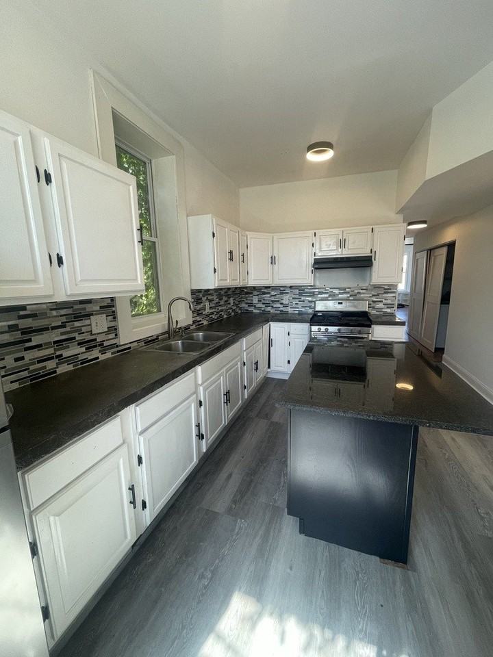 2721 W Polk St #2 - Photo 5 of 13