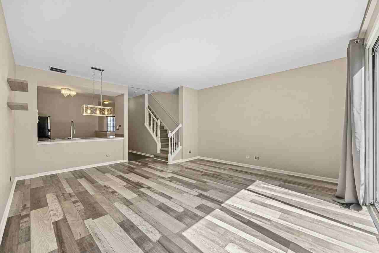 120 Polaris Dr - Photo 3 of 9