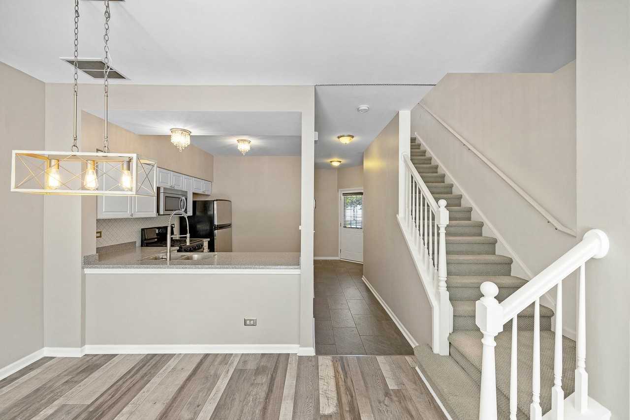 120 Polaris Dr - Photo 4 of 9