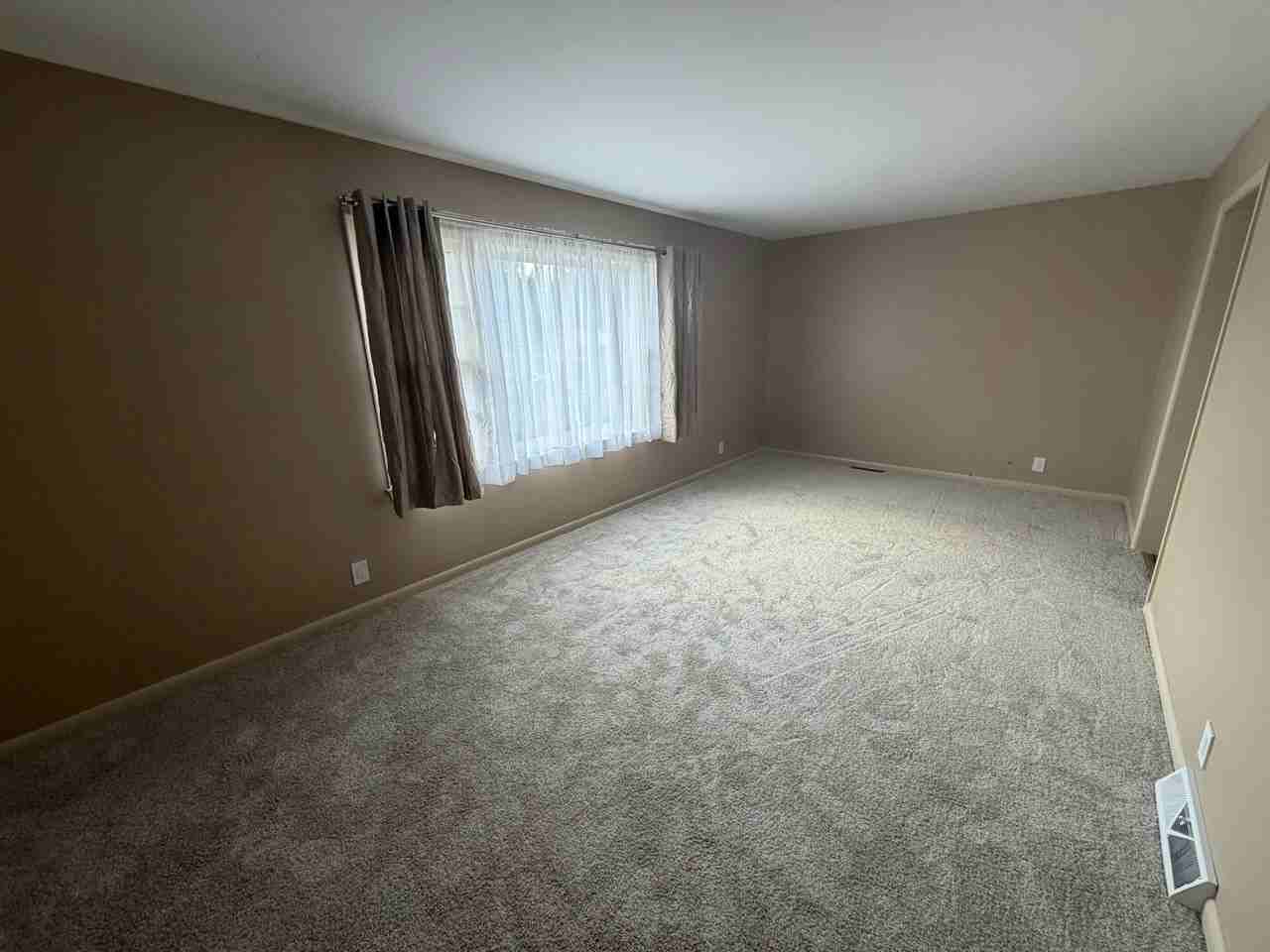 1402 Morgantown - Photo 4 of 14