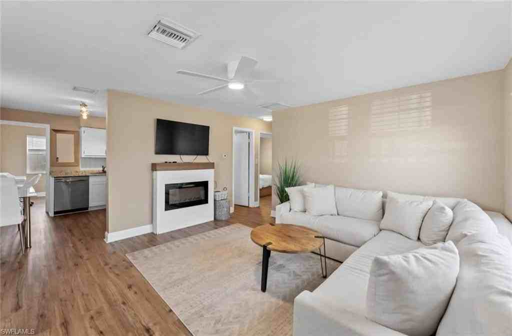 4203 Rose Ave - Photo 4 of 20