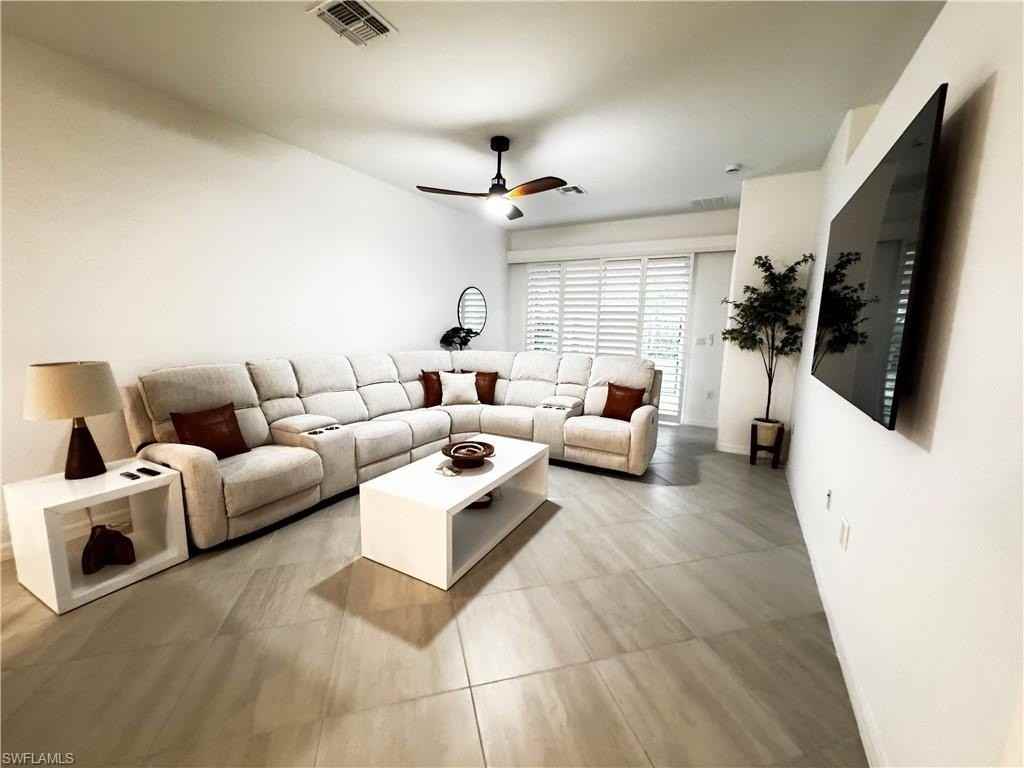 2084 Wellington St - Photo 4 of 23