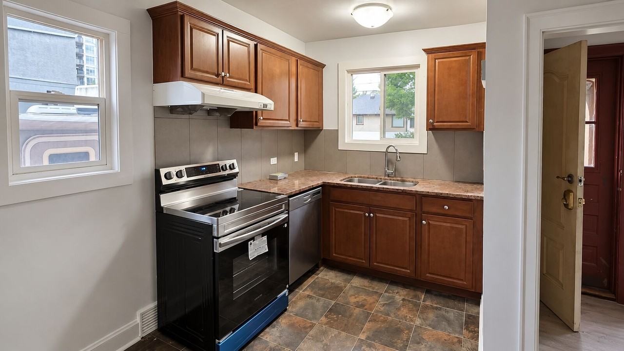 1507 1 St Ne - Photo 3 of 8