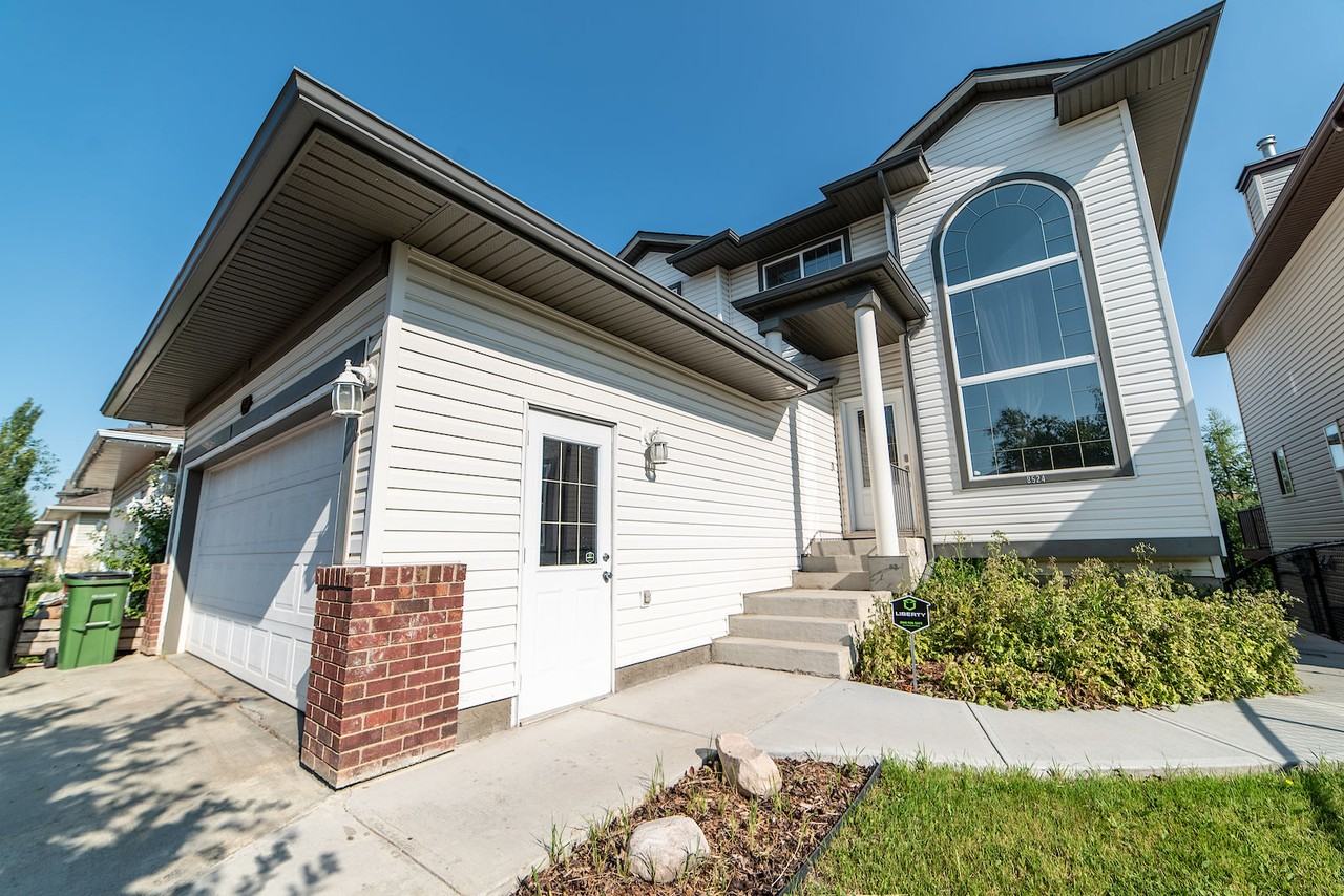8524 6 Ave Sw - Photo 2 of 28