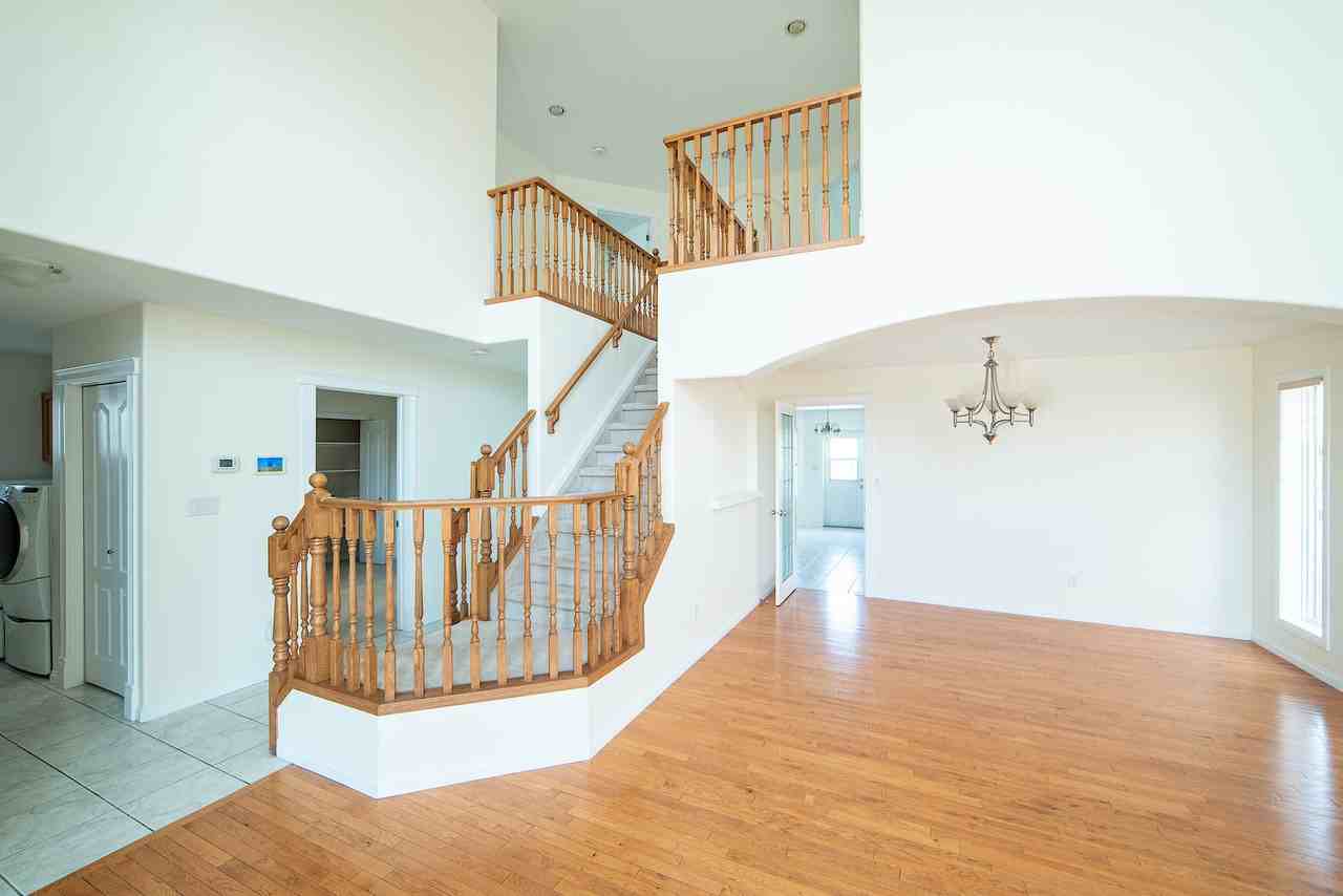 8524 6 Ave Sw - Photo 5 of 28