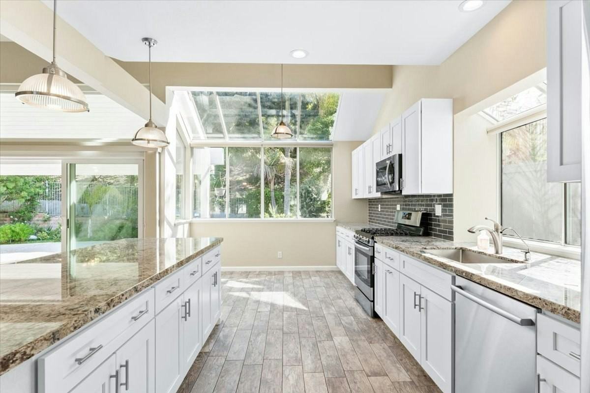 334 Moonstone Bay Drive - Photo 4 of 35
