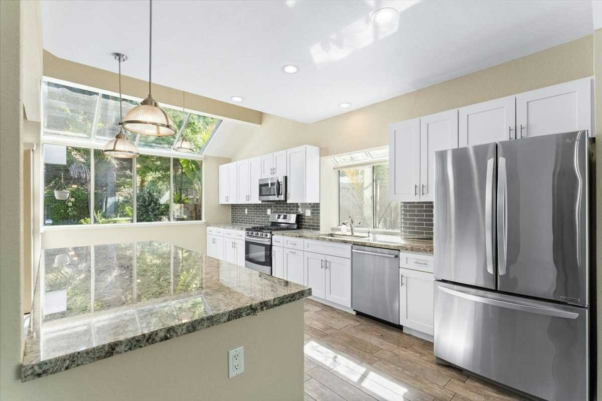 334 Moonstone Bay Drive - Photo 5 of 35