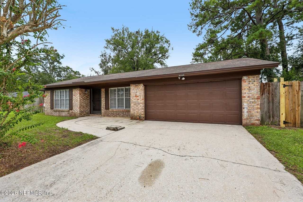 8364 Pointer Dr N - Photo 2 of 36