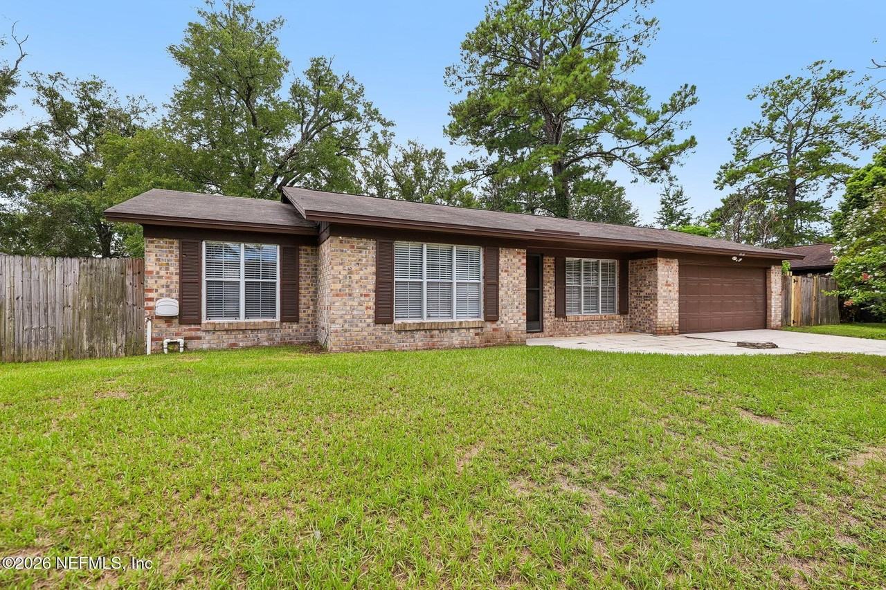 8364 Pointer Dr N - Photo 3 of 36