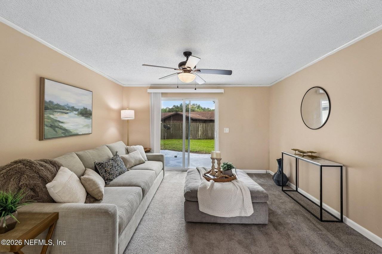 8364 Pointer Dr N - Photo 7 of 36