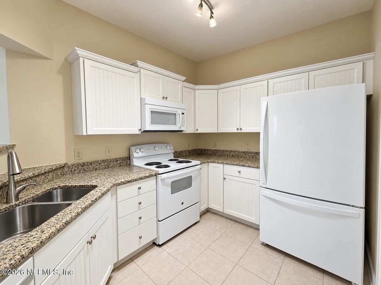 2521 Vista Cove Rd - Photo 3 of 19