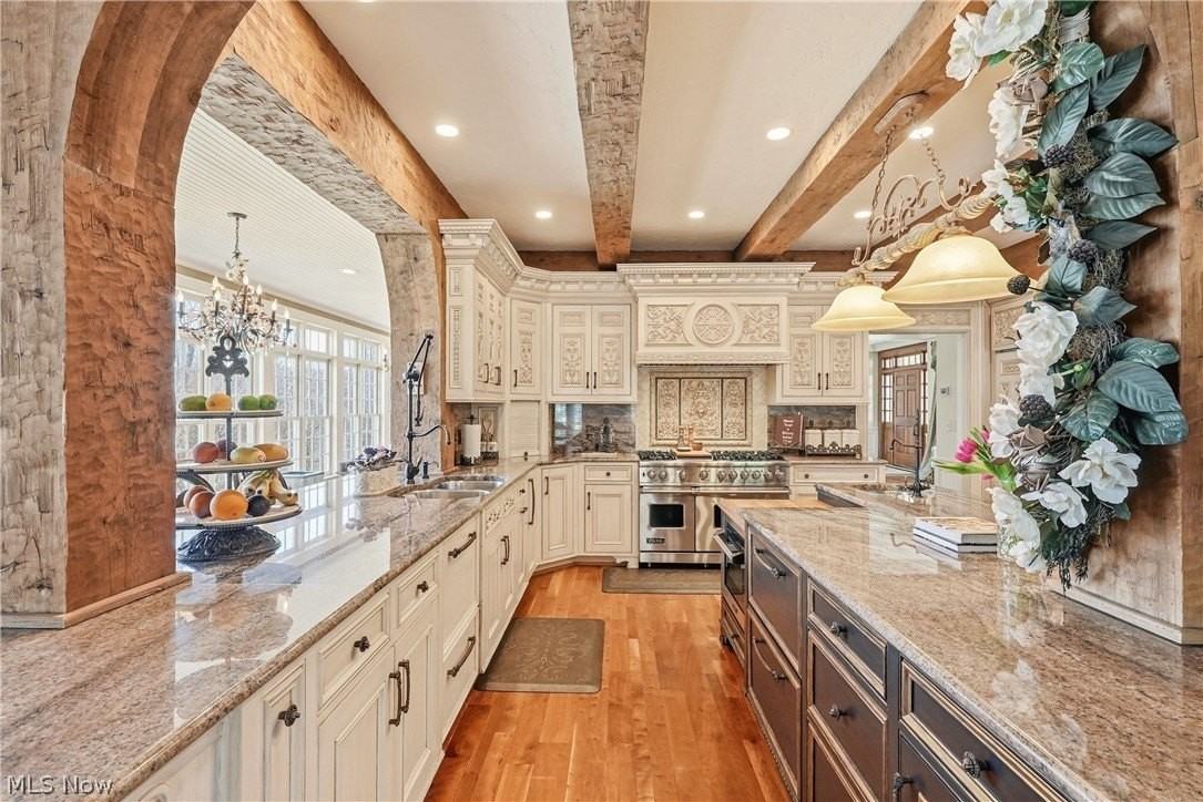 809 Village Trl - Photo 6 of 50
