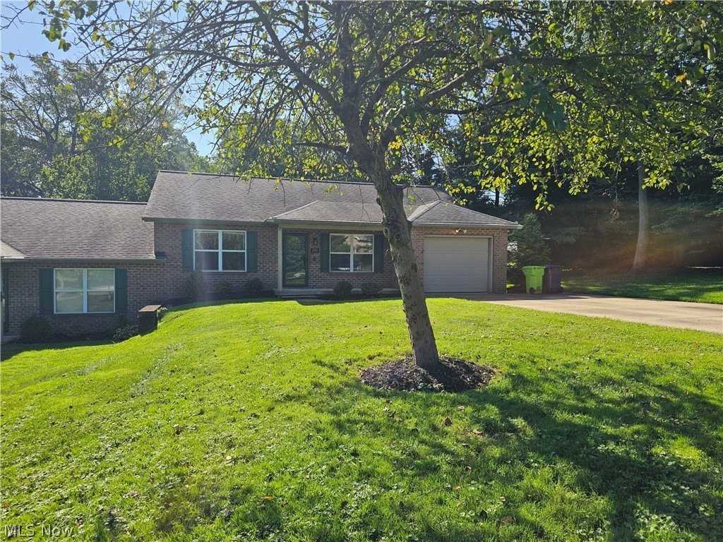 470 Pheasant Run - Photo 2 of 14