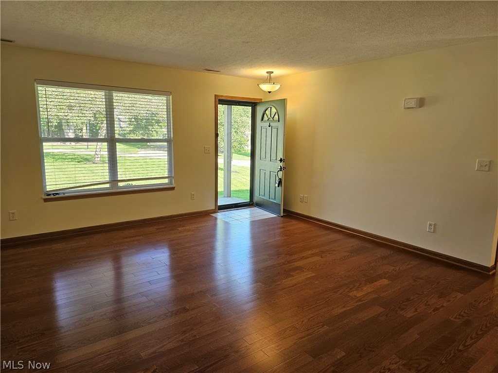 470 Pheasant Run - Photo 5 of 14