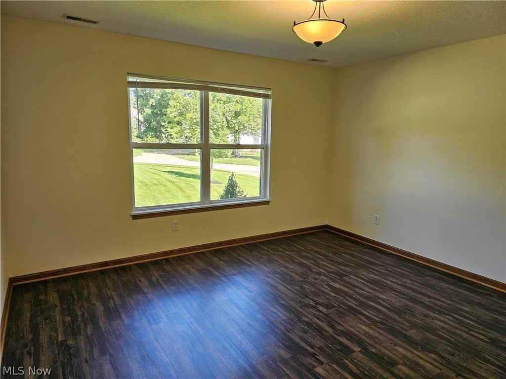 470 Pheasant Run - Photo 7 of 14