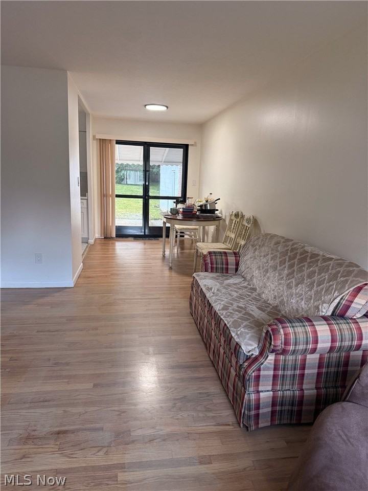 11911 Longmead Ave - Photo 7 of 33