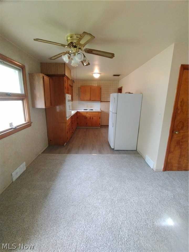 323 Marmion Ave - Photo 4 of 19
