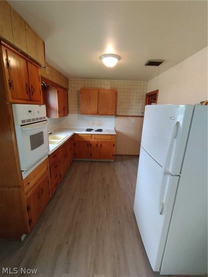 323 Marmion Ave - Photo 5 of 19