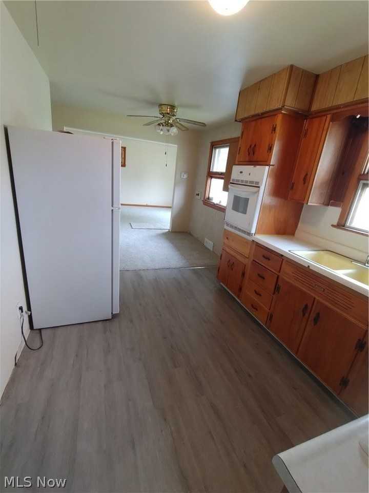 323 Marmion Ave - Photo 7 of 19