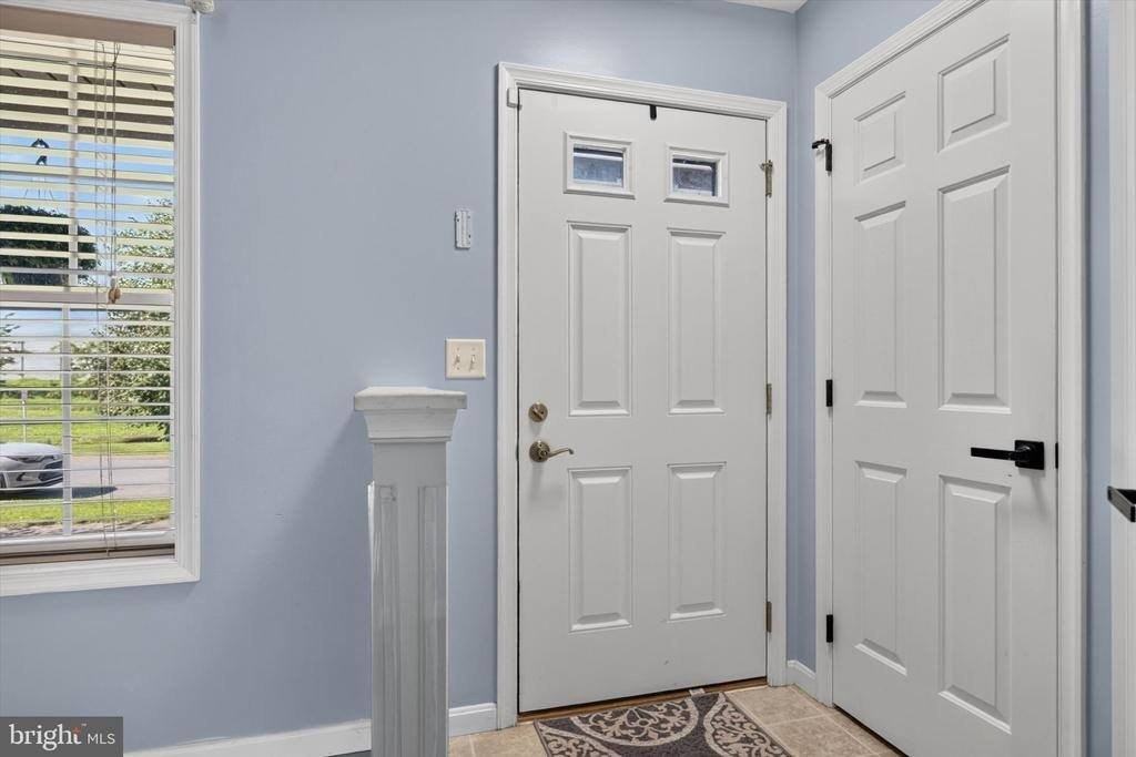48 Sussex Dr - Photo 3 of 36