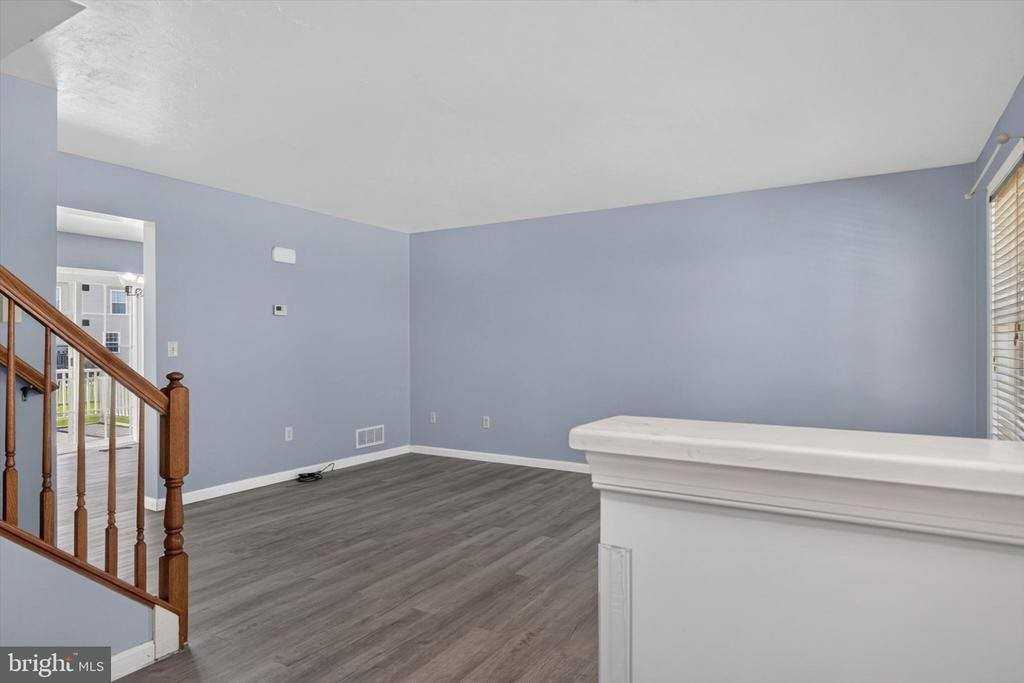 48 Sussex Dr - Photo 4 of 36