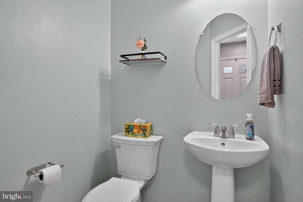 48 Sussex Dr - Photo 7 of 36