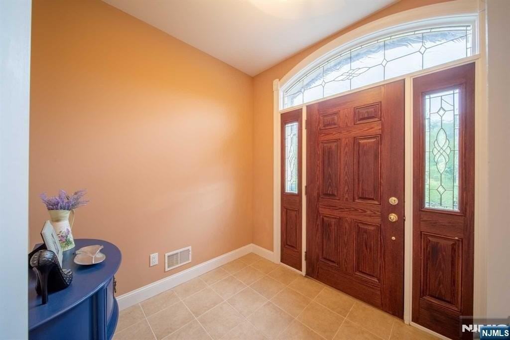32 Candlewood Dr - Photo 2 of 20