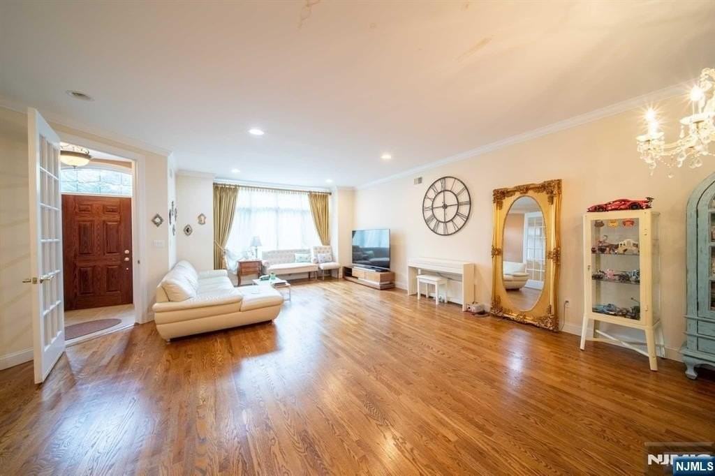 32 Candlewood Dr - Photo 3 of 20