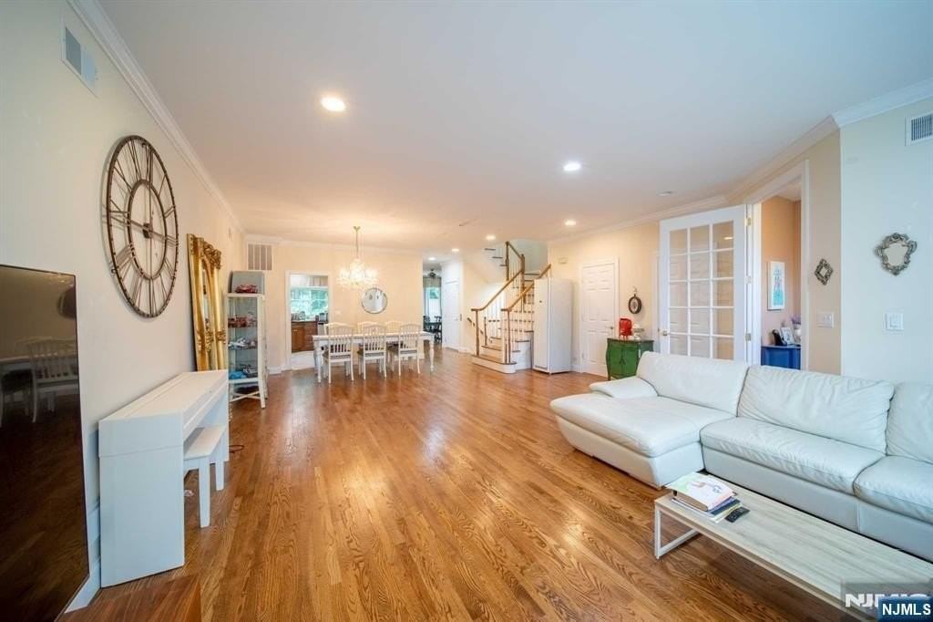 32 Candlewood Dr - Photo 5 of 20