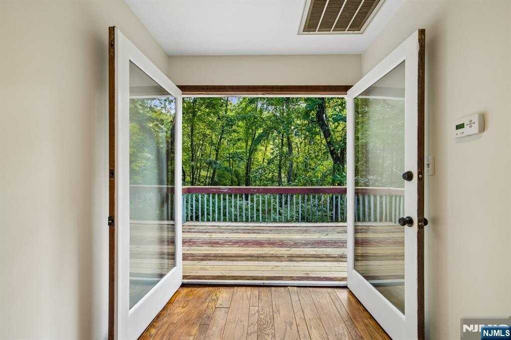 147 Kinnelon Rd - Photo 4 of 20