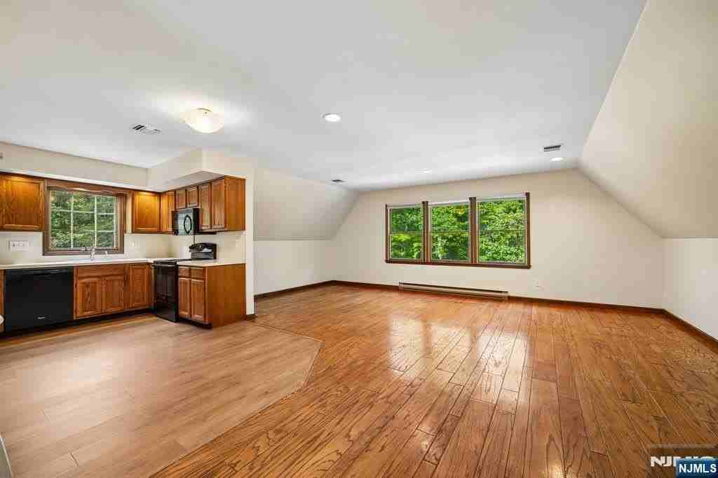 147 Kinnelon Rd - Photo 6 of 20