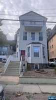 featured image of 82 Edgewater Pl #1
