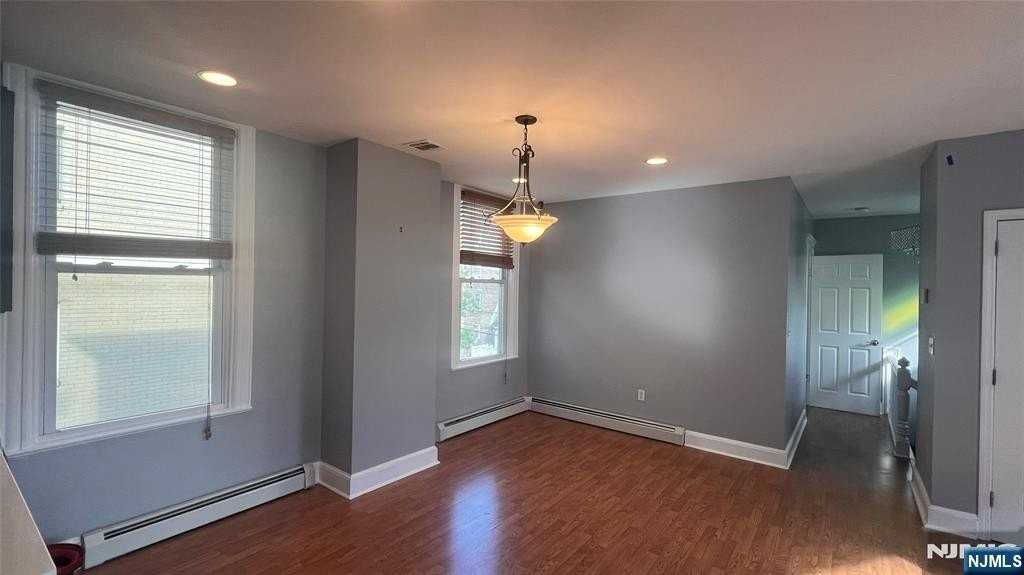 82 Edgewater Pl #1 - Photo 5 of 21