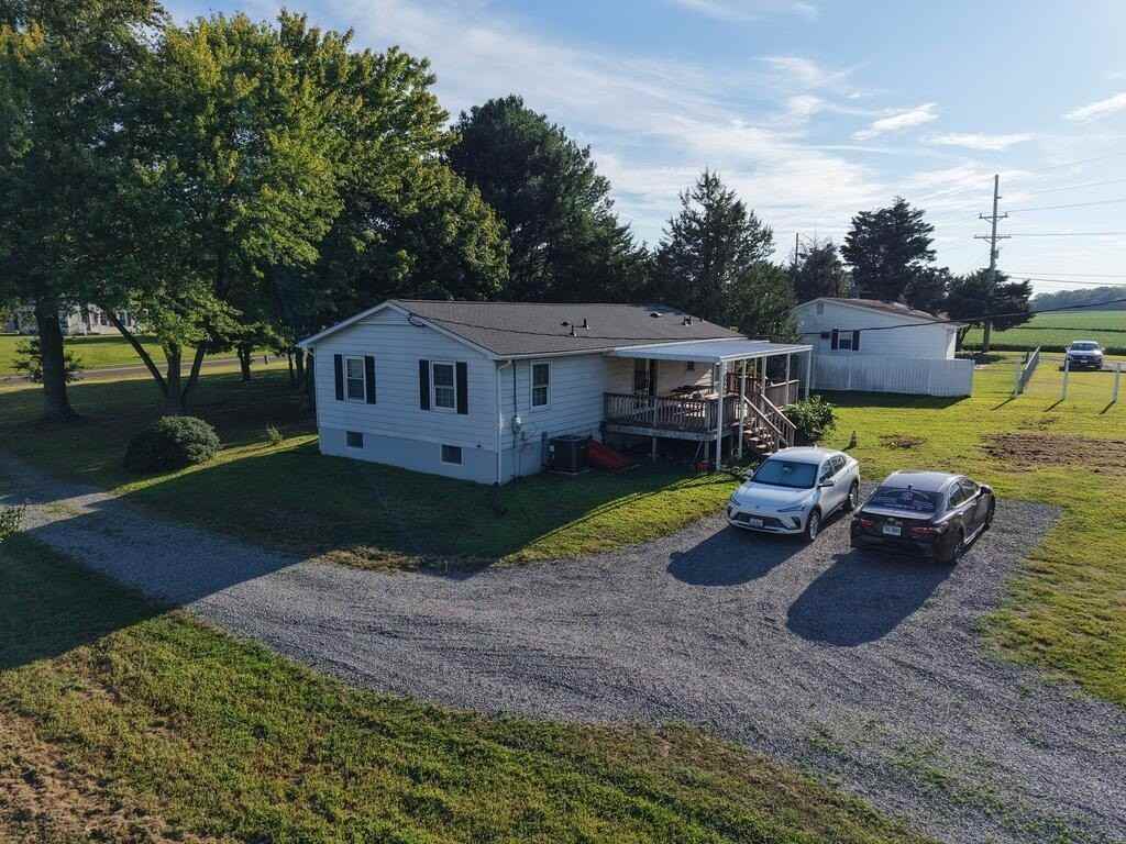 2833 Walmsley Rd - Photo 2 of 19