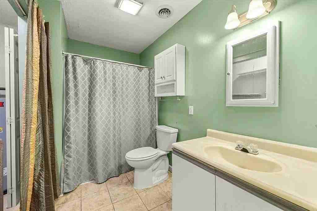 96 Old Colony Avenue - Photo 2 of 8