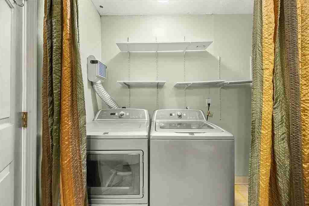 96 Old Colony Avenue - Photo 6 of 8
