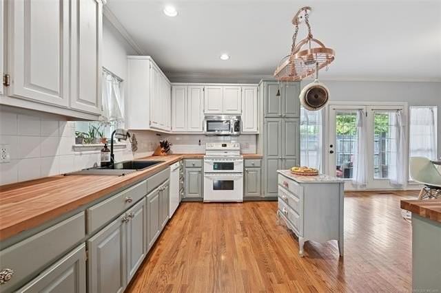 7686 S Fulton Ave - Photo 4 of 4
