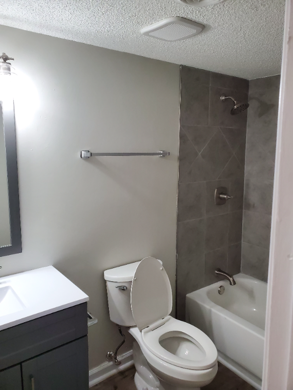 601 Riverhill Cir #F2 - Photo 3 of 18