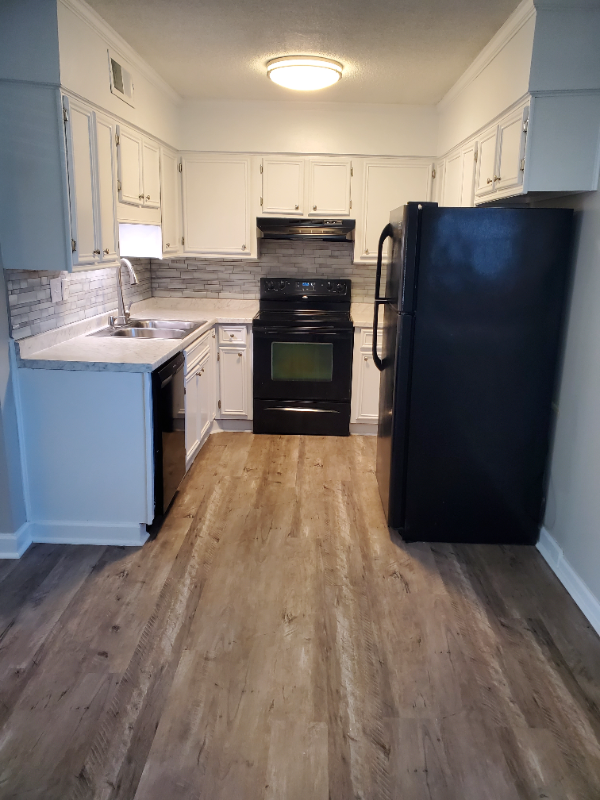 601 Riverhill Cir #F2 - Photo 6 of 18
