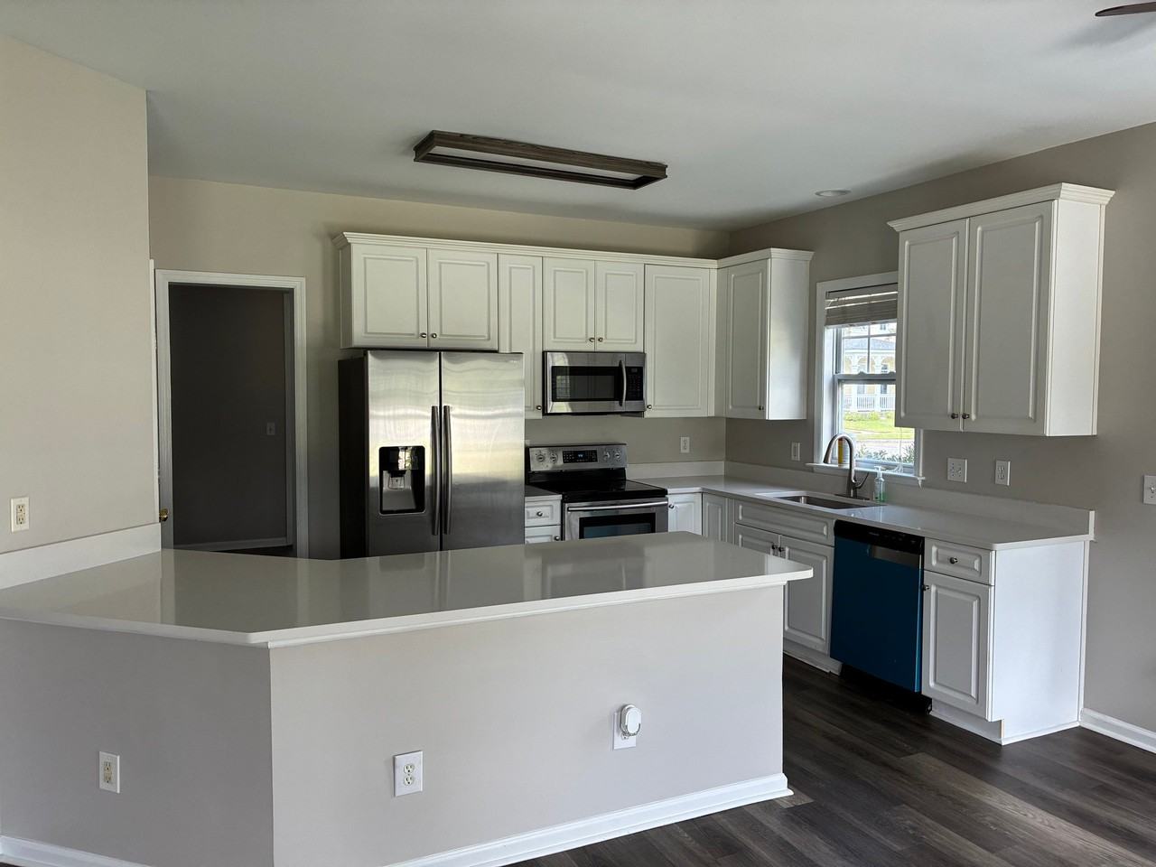 201 Hyacinth St - Photo 3 of 17