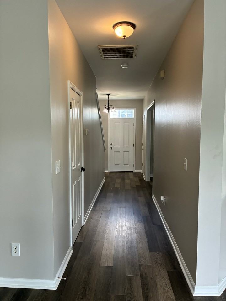 201 Hyacinth St - Photo 4 of 17